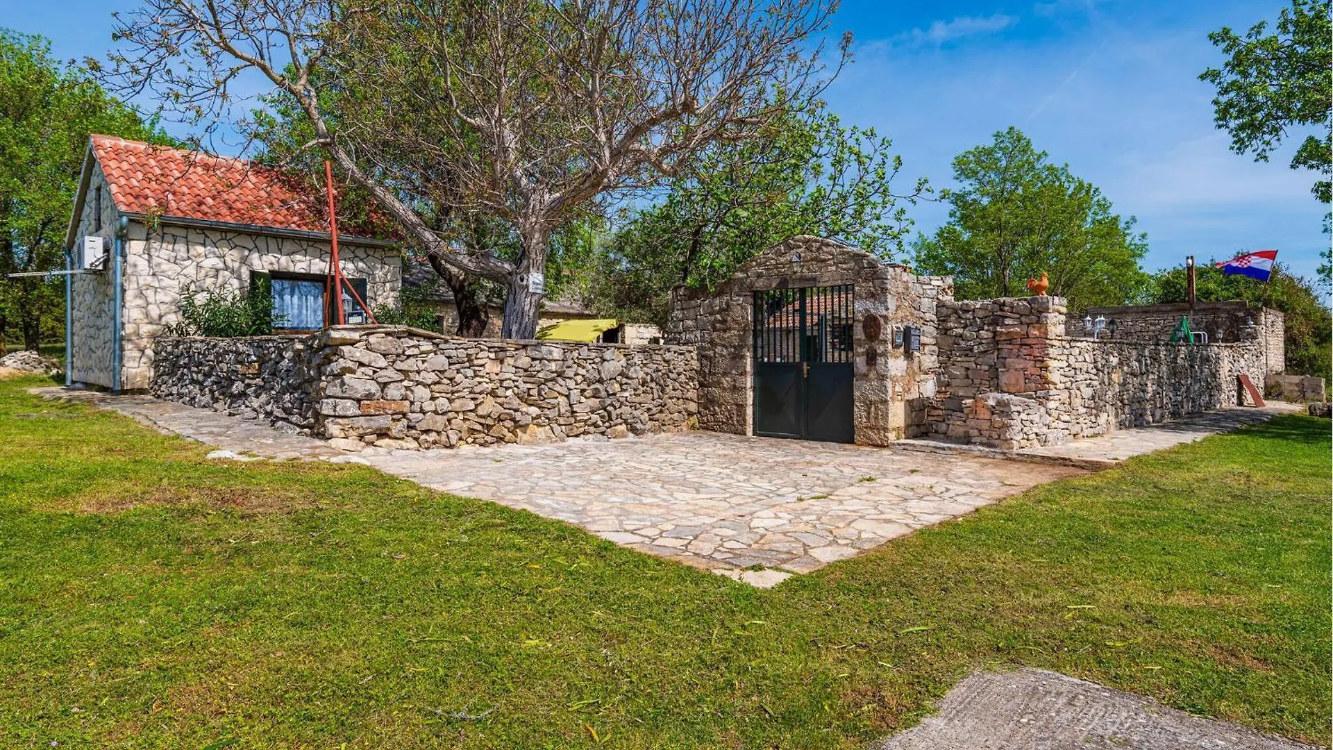 Nice Home In Benkovac With House A Panoramic View 0*,